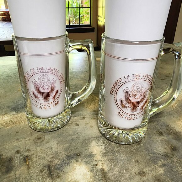 AIR FORCE ONE PRESIDENT OF THE USA EMBOSSED GLASS BEER MUG STEIN 6” (2 SET) RARE - Picture 3 of 10